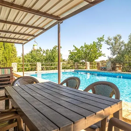 6 Bedroom Gorgeous In