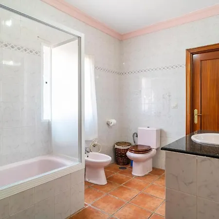 6 Bedroom Gorgeous In Vakantiehuis *