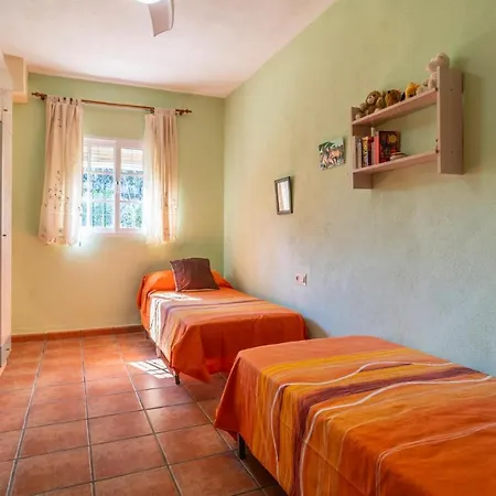 6 Bedroom Gorgeous In Vakantiehuis *