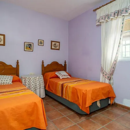 6 Bedroom Gorgeous In * רונדה