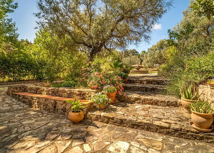 6 Bedroom Gorgeous In בית נופש רונדה