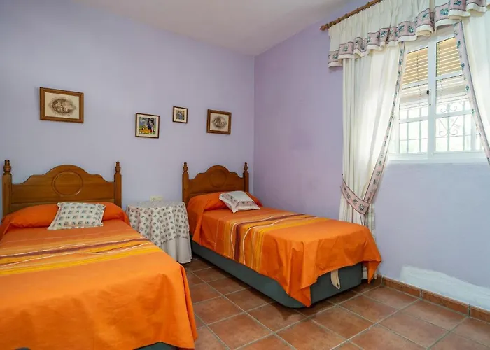 6 Bedroom Gorgeous In * רונדה