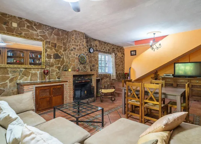 בית נופש 6 Bedroom Gorgeous In רונדה