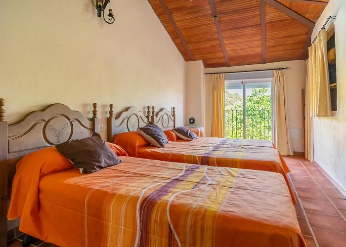 Сasa de vacaciones 6 Bedroom Gorgeous In Ronda